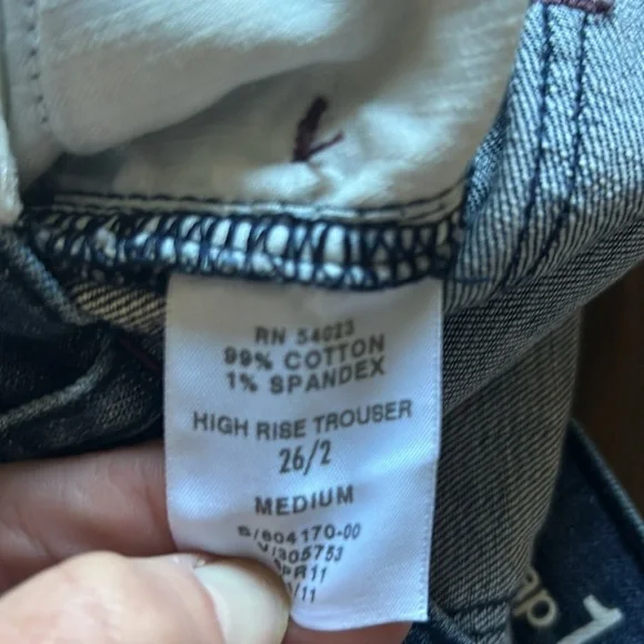 Authentic Gap 1969 Mid-Weight High Rise Trouser Jesns Women’s Size 2/26 - Picture 11 of 11